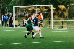 Girls playing soccer credit Joppe Spaa