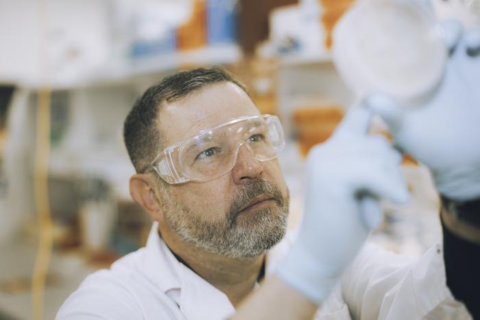 Dr Sandro Ataide in the laboratory