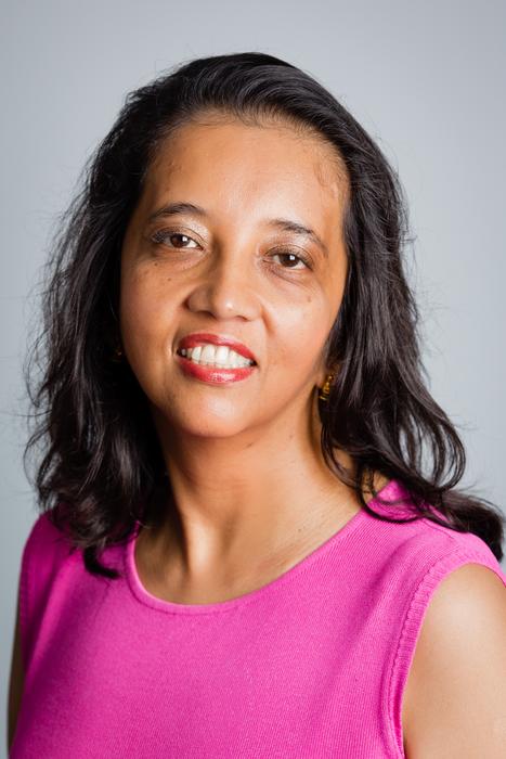 Dr. Adriana Perez