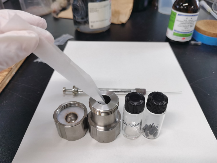 Equipment and reagent for the simplified mechanochemical Birch reduction