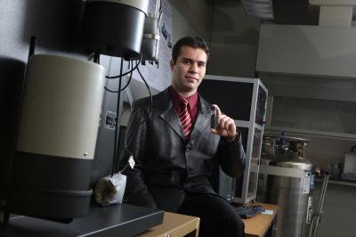 Student Inventor Tackles Challenge of Hydrogen Storage (2 of 2)