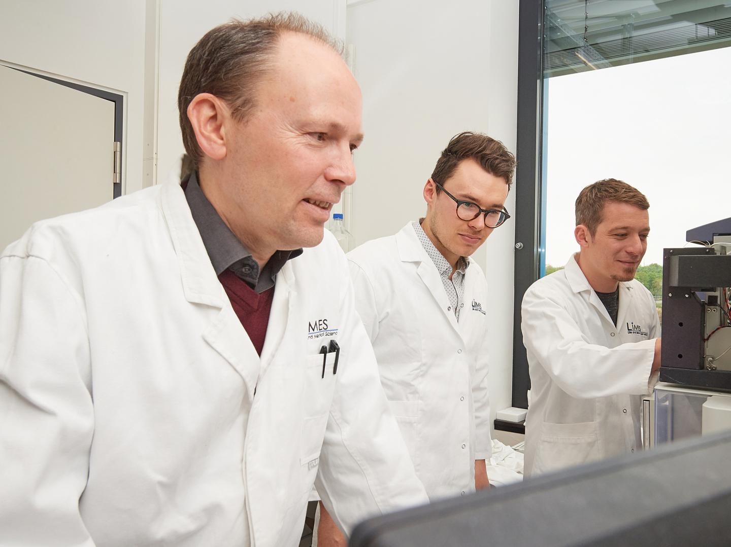 Prof. Dr. Joachim Schultze, Patrick G&uuml;nther and Dr. Andreas Schlitzer, University of Bonn 
