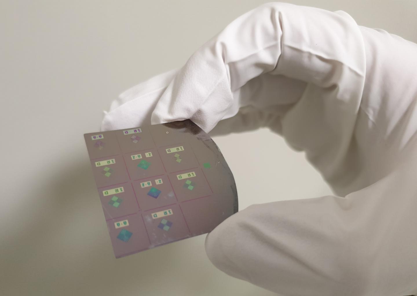 Memristor Crosspoint Circuits