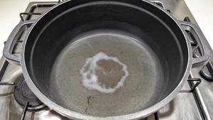 Releasing a handful of salt into a pasta pan can result in a circular ring deposit