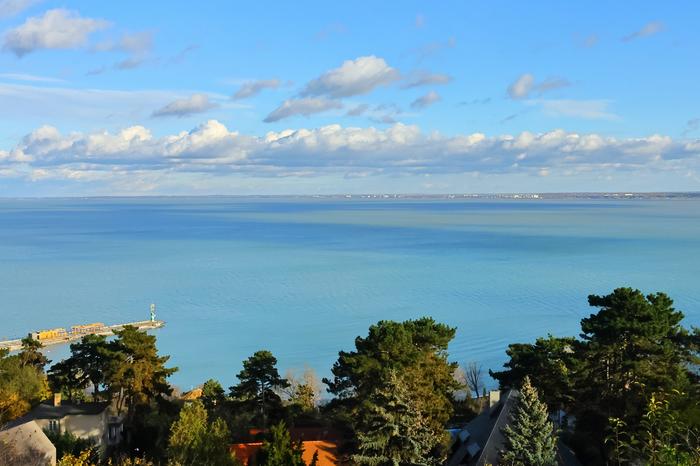 Long-term changes in the large, shallow Lake Balaton served as empirical evidence for the developed model