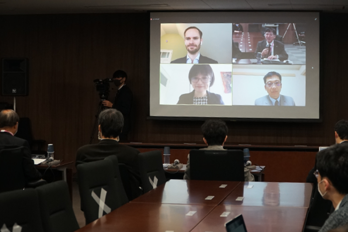 Spouses Really Are Together in Sickness and in Health Suggests New Study