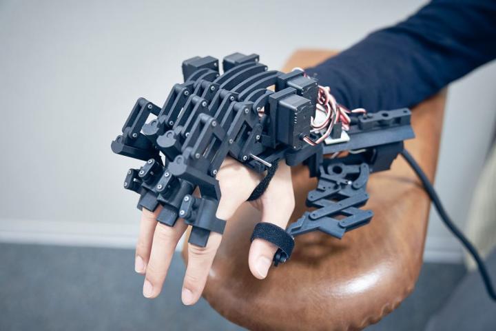 Exoskeletal Robot Hand