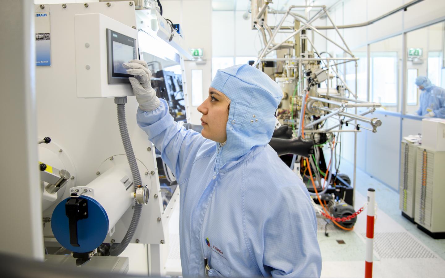 Eindhoven Researchers Present Revolutionary Light-Emitting Silicon