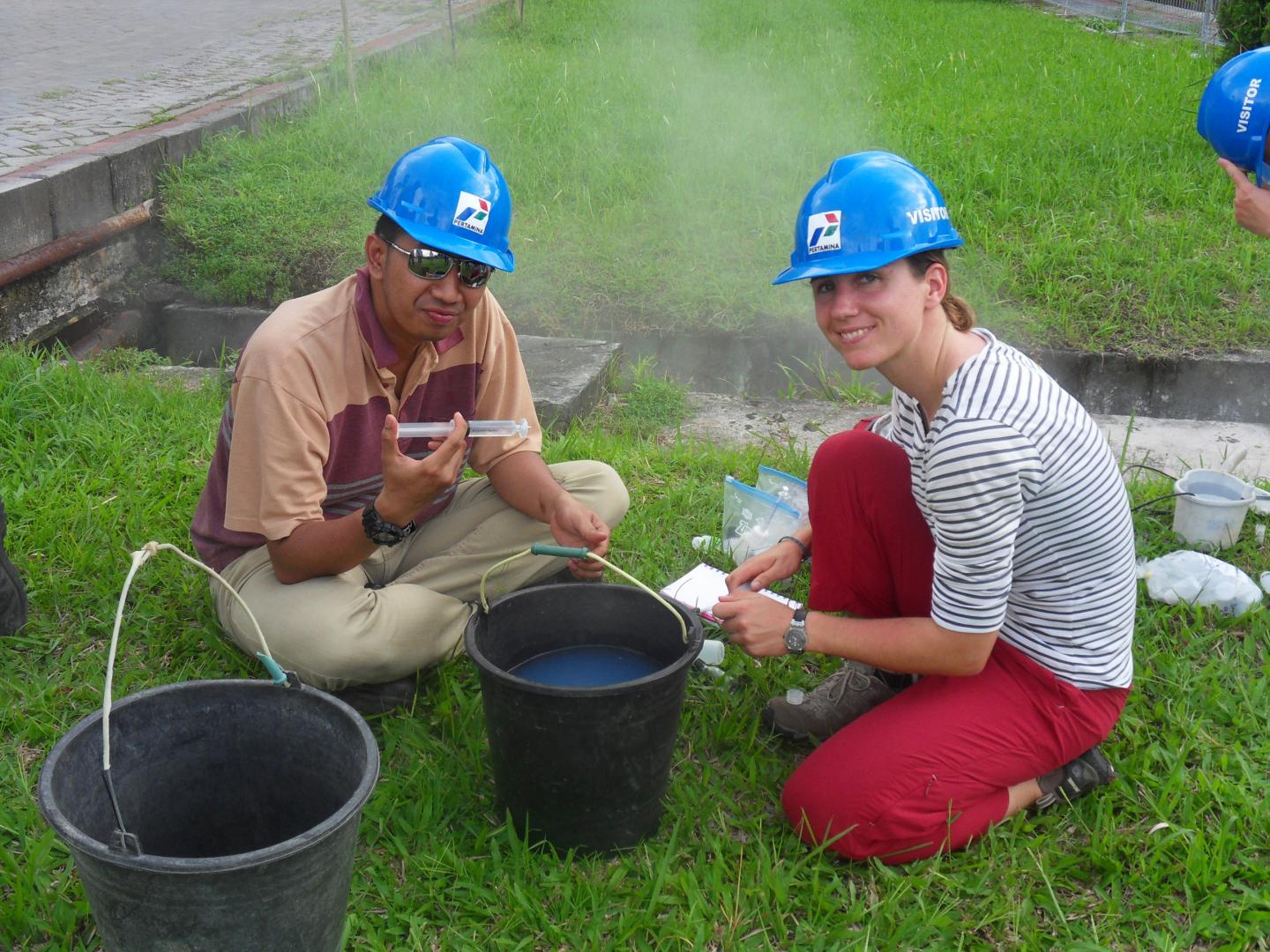 Maren Brehme and Muhamad Andhika during fluid sampling