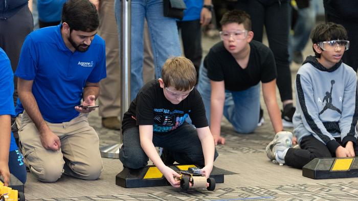 Students Competing in Middle S [IMAGE] | EurekAlert! Science News Releases
