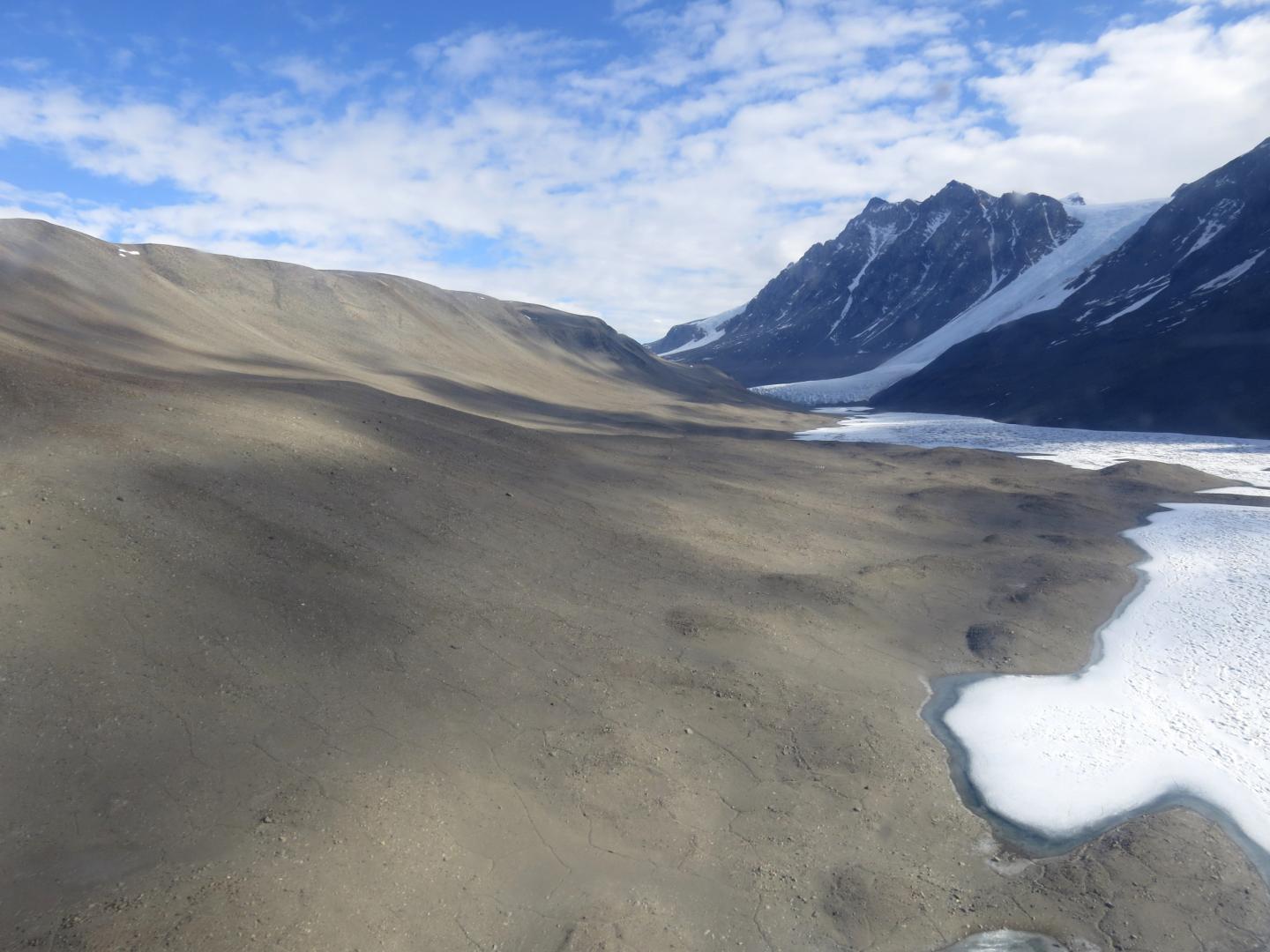 Самое сухое место на земле. Сухие Долины (Dry Valleys), Антарктида. Долина Райта. Сухое и теплое место. Самое сухое место на земле не сахара.