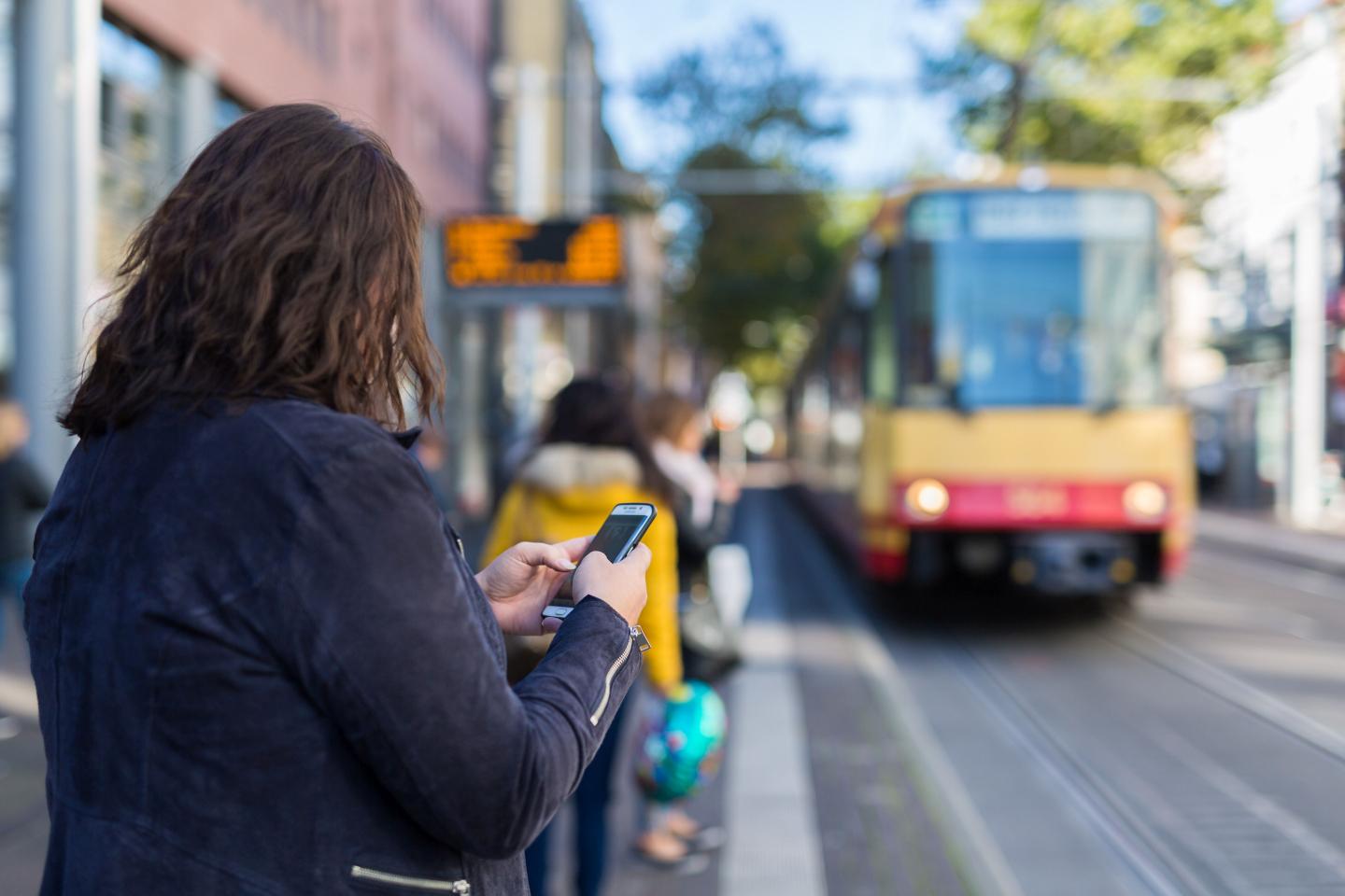 Apps Help Travelers in Planning Public Transport Routes, but Often Fail to Display the Best Route