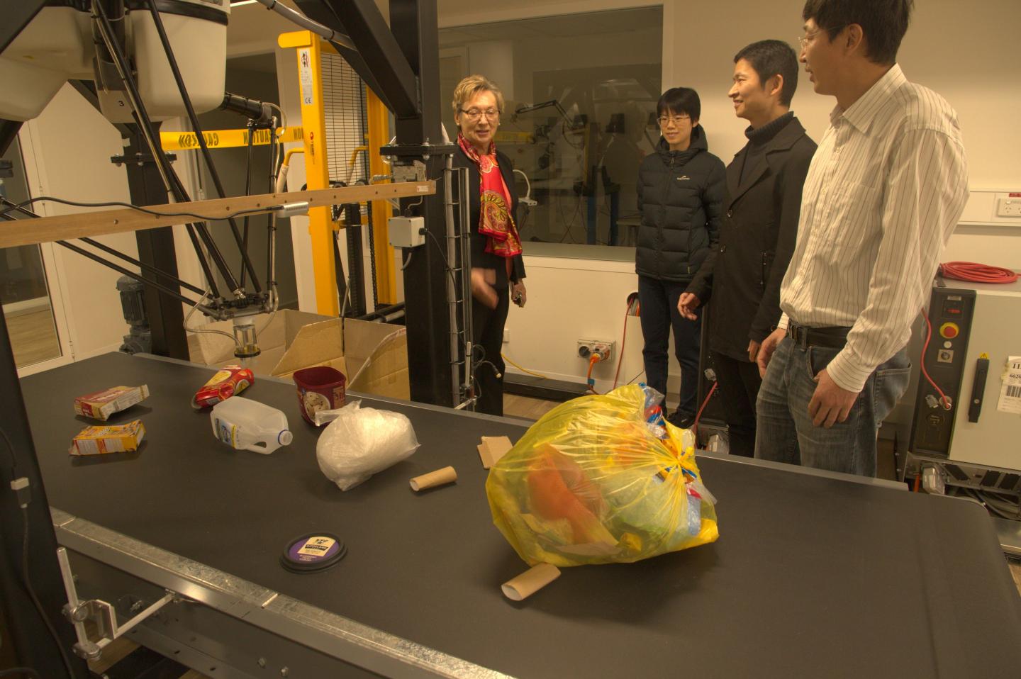 University of Sydney team creates recycling robot