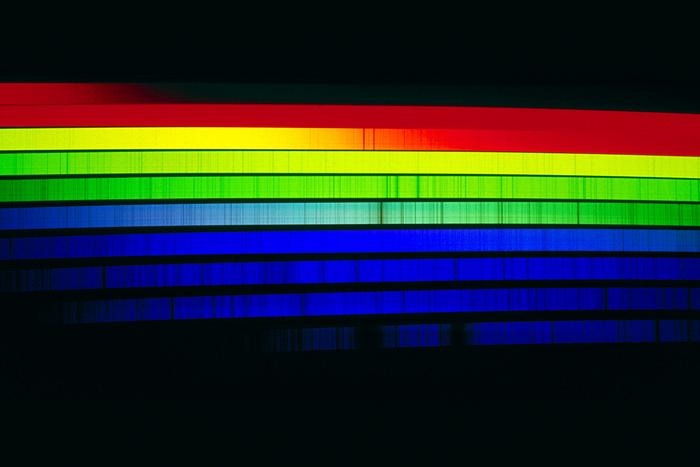 A new study from the University of Illinois captures energy from the visible light spectrum to power up carbon dioxide recycling