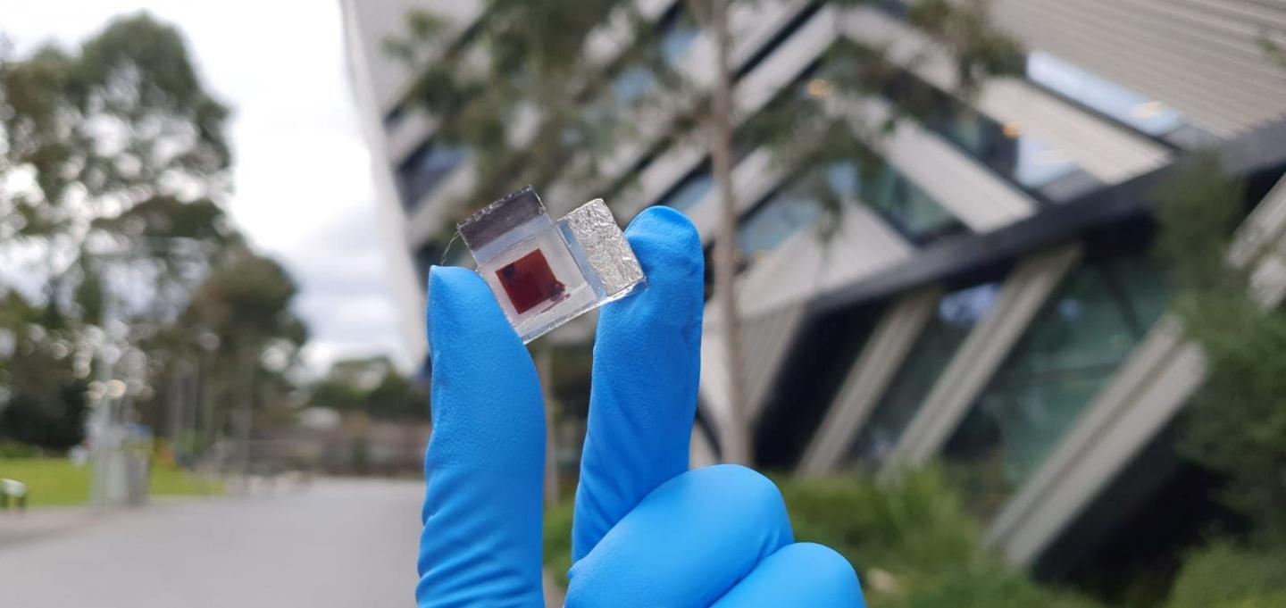 Dye-sensitised solar cell