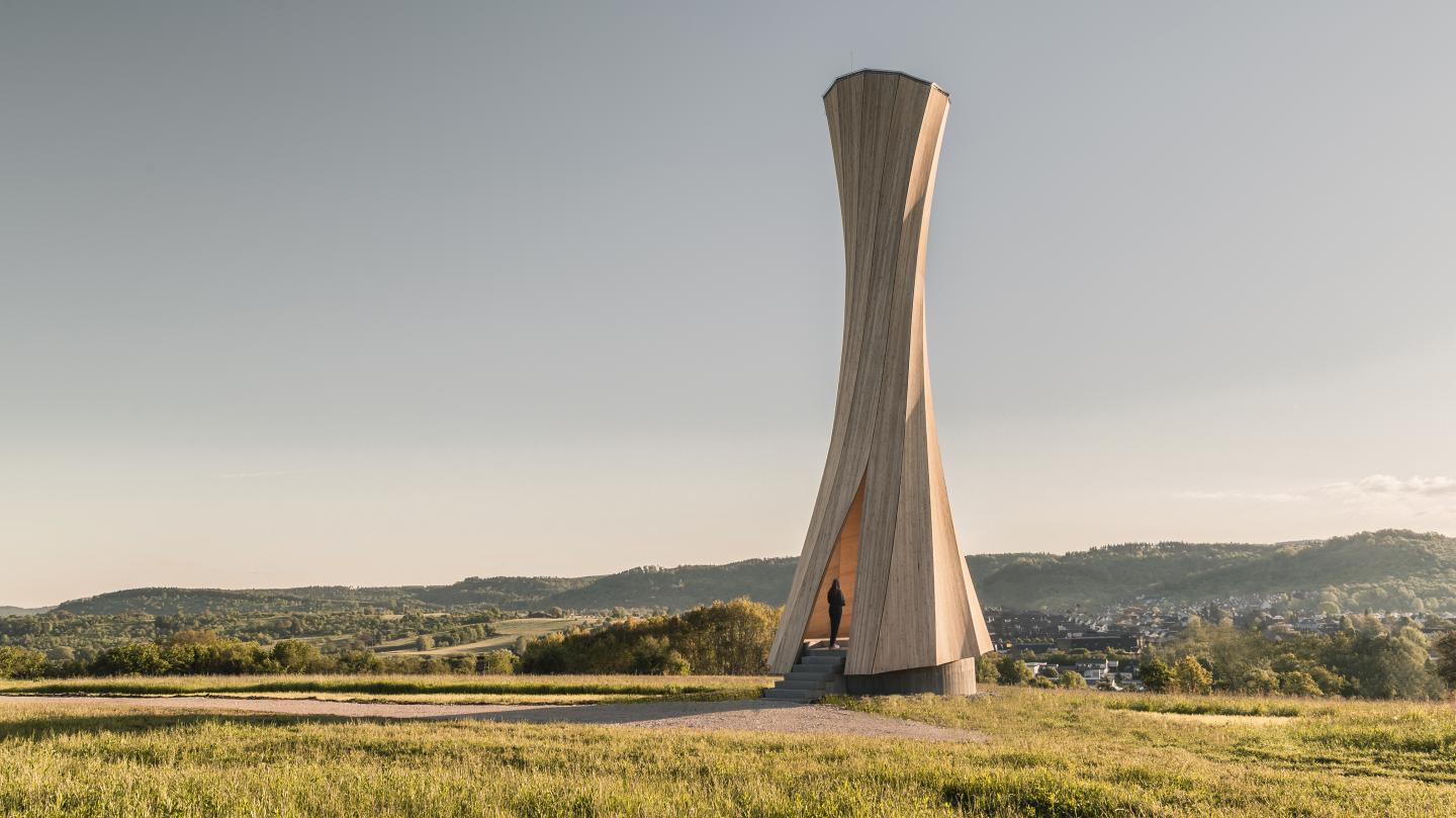 Scaling Up Self-Shaping Wood to Manufacture Large, Curved Timber Structures (1 of 2)