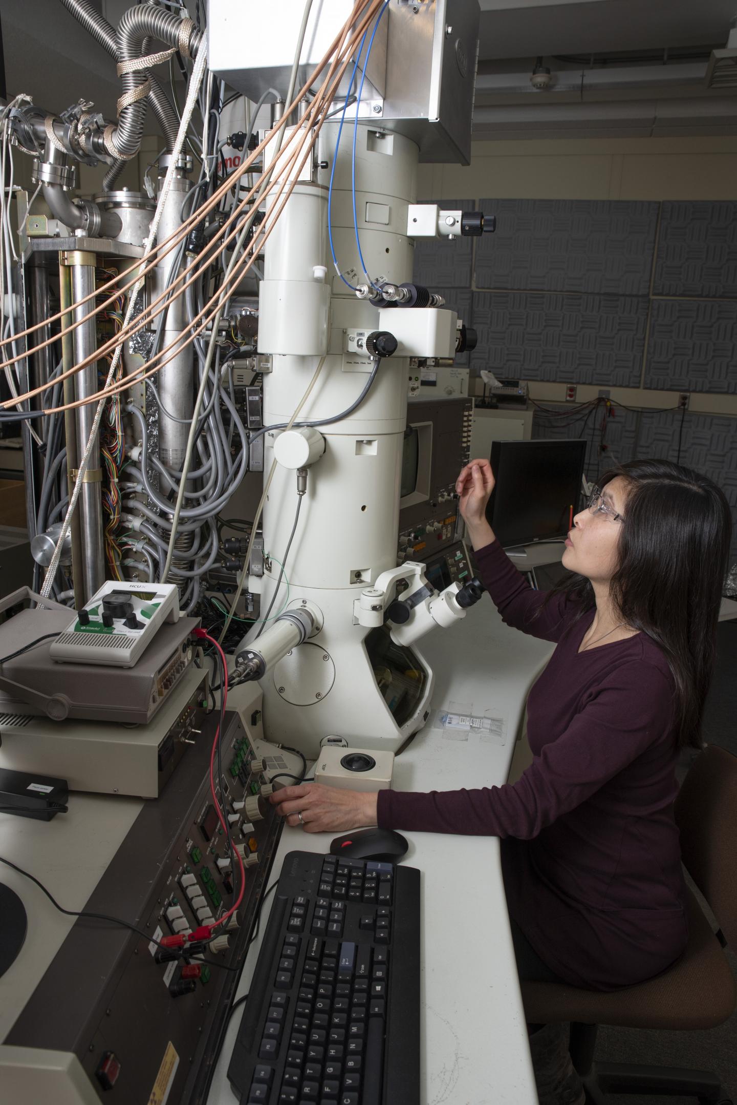 Retrofitted Electron Microscope for Making High-Speed Atom-Scale Movies