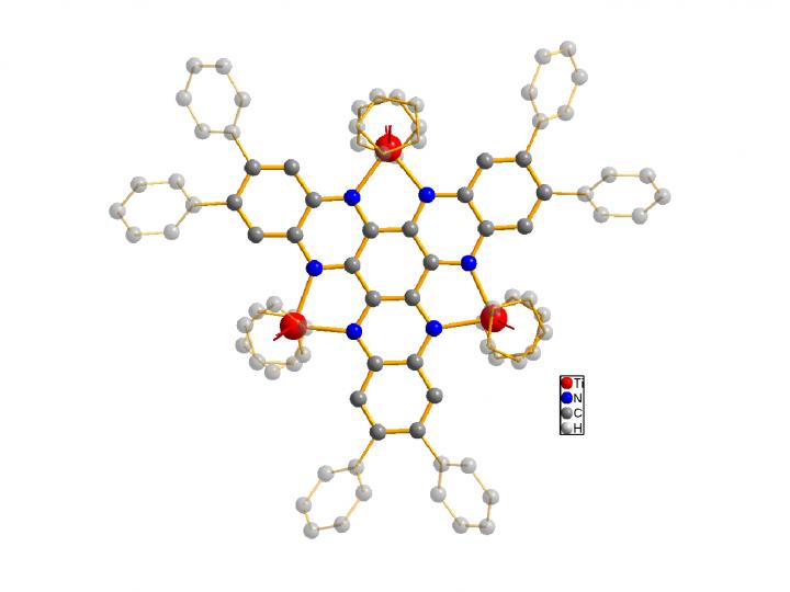 Three-nuclear metallorganic compound analysed by chemical scientists