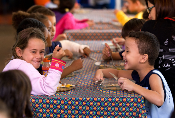 Feeding children at school