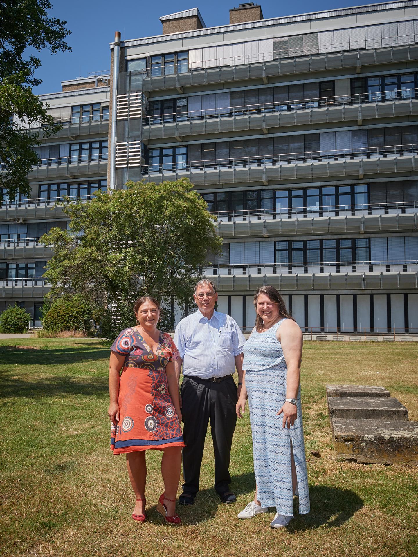 The Team in Front of the Chemical Institutes of the University of Bonn (2 of 2)
