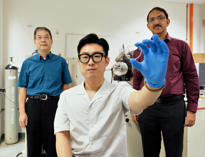 NTU Singapore scientists develop long lasting anti-fogging coating for plastic surfaces that ‘self-cleans’
