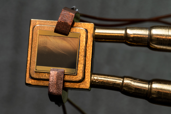 Heat engine with no moving parts