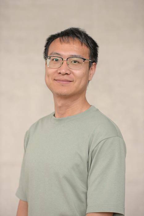 Dr. Liye Zhang, scientist in the Primate Genetics Laboratory at the German Primate Center in Göttingen.