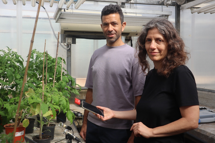 Left to right: Prof. Yossi Yovel & Prof. Lilach Hadany