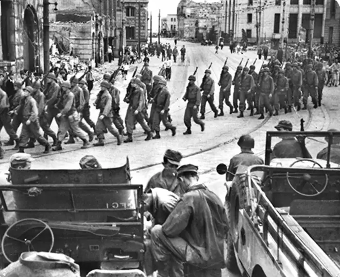 Occupation troops marching near the current Daimaru Kobe store