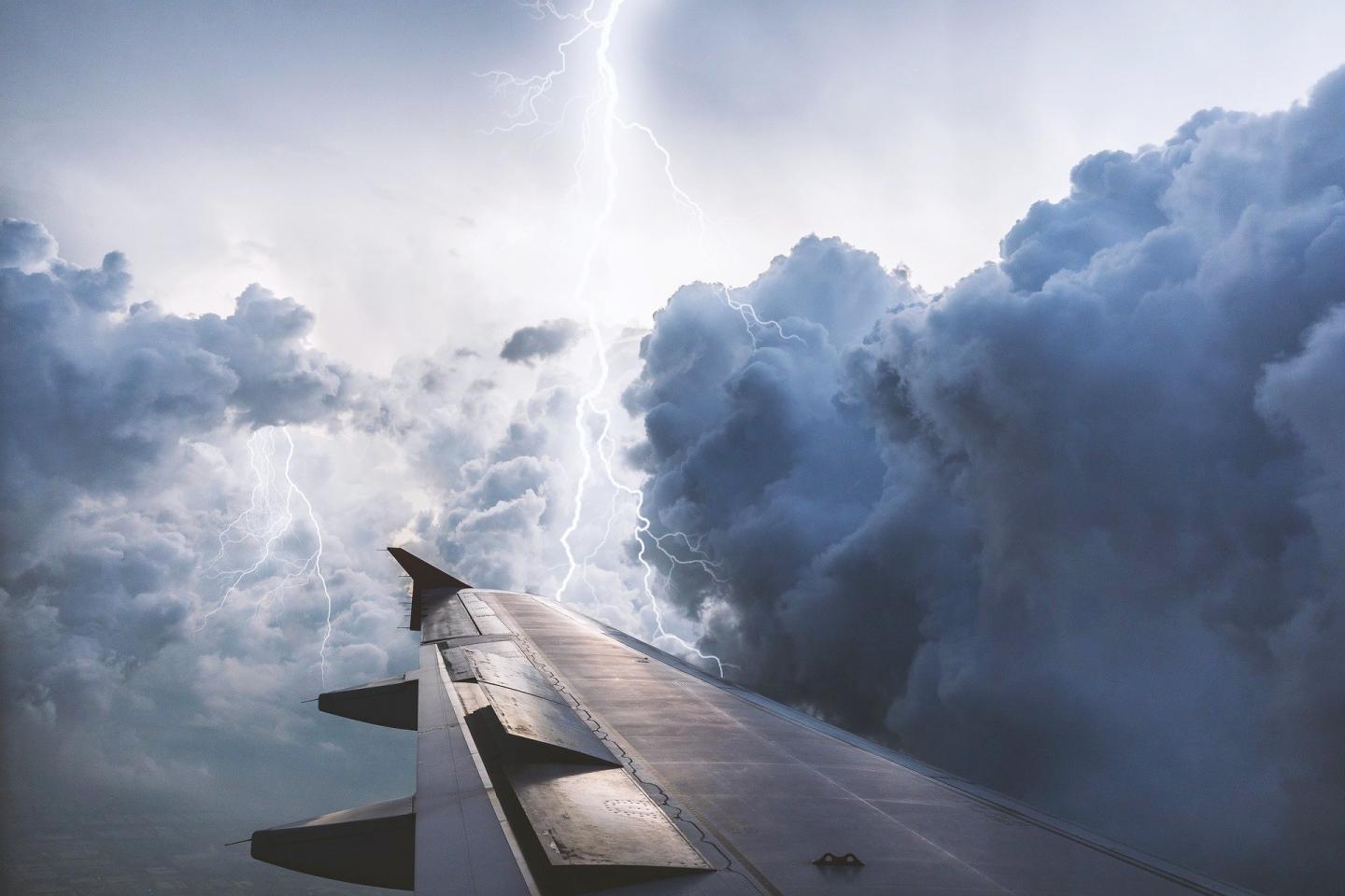 A European monitoring and warning system on natural hazards for aviation