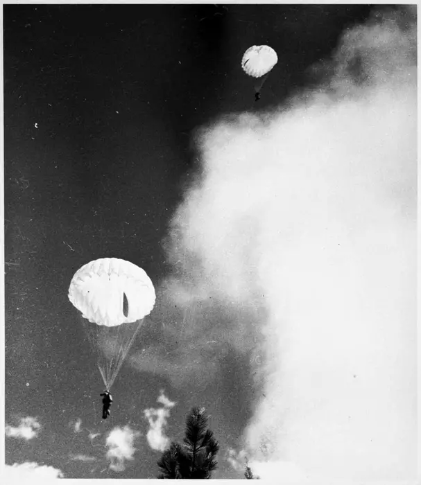 Hotshots parachuting into the Mann Gulch Fire