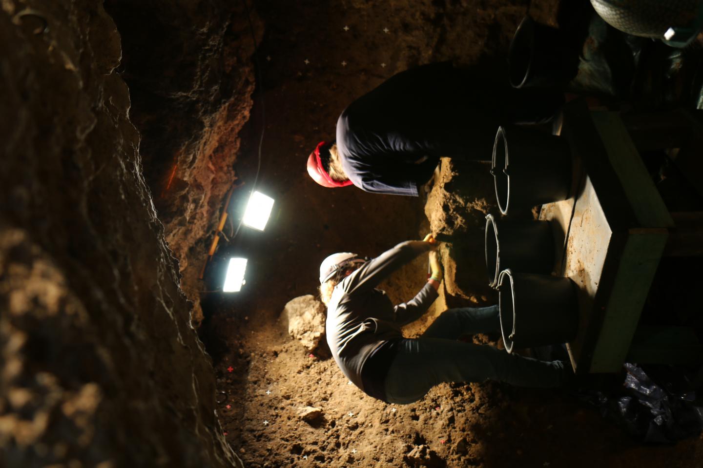 Perspektywiczna Cave Inside View