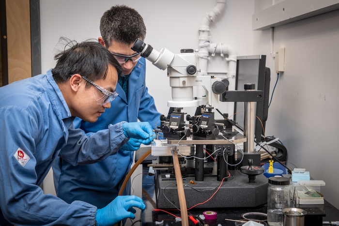 Berkeley Lab researchers Yuqiang Zhen and Sean Lubner