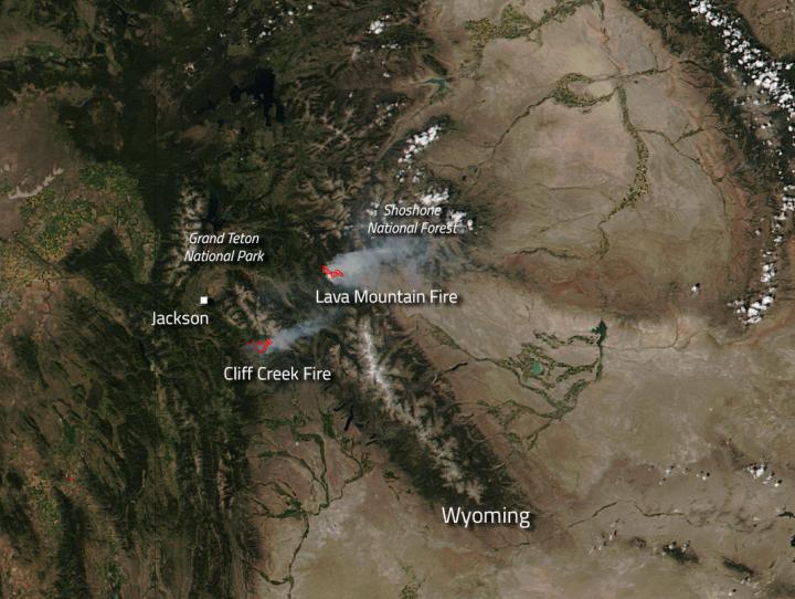 Suomi NPP Views Cliff Creek and Lava Mountain Fires in WY