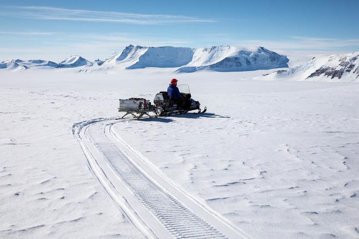 Going to the high nunataks