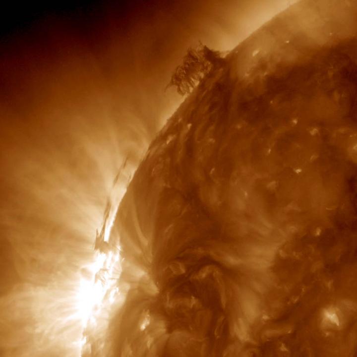 NASA Sees Sun Plasma Push and Pull