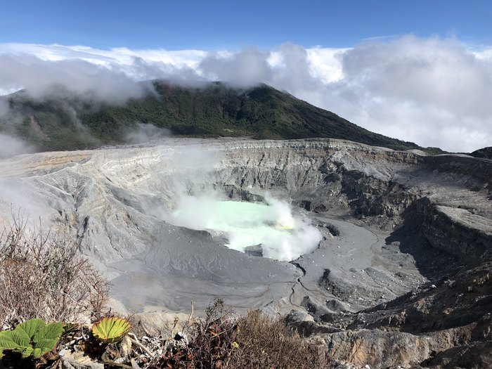 Poás crater