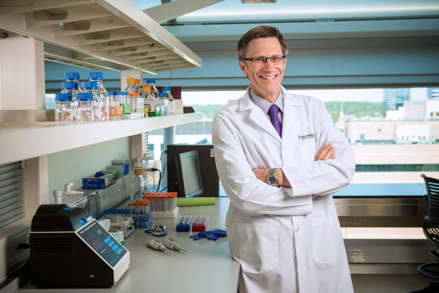 Scientist translate. лаборатория исследования. клинические испытания лекарственных препаратов. Panasiuk scientist. Rocket science идиома.