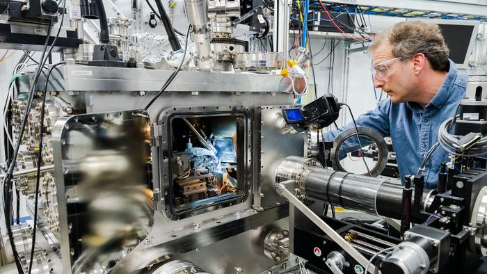 Scientist-APS-Qubit-Research [IMAGE] | EurekAlert! Science News Releases
