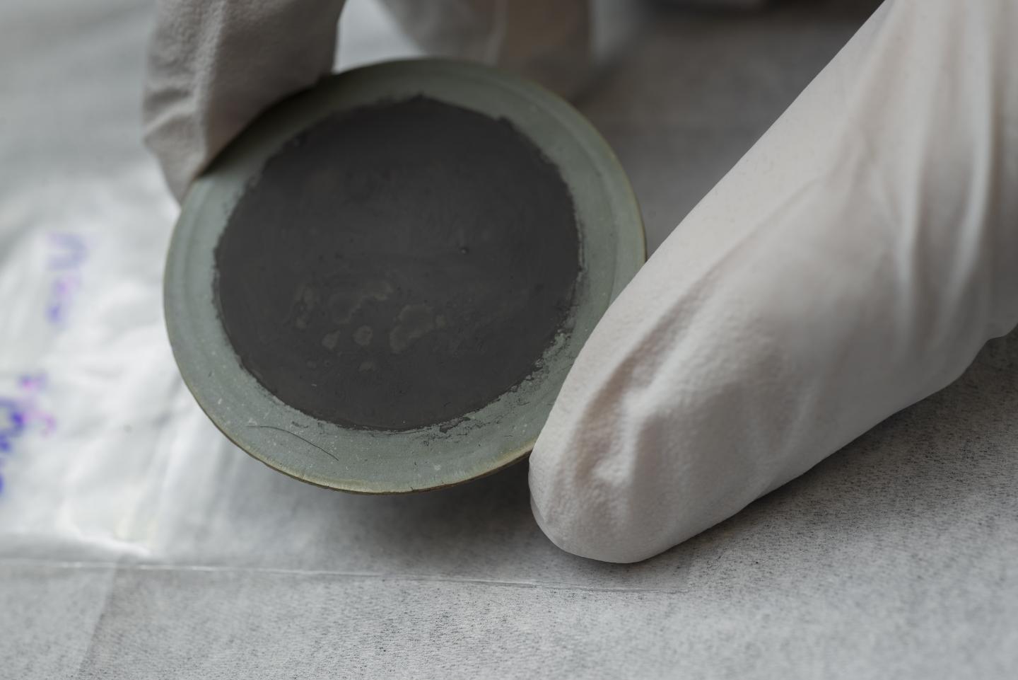 New Practical, Affordable Fuel Cell Runs at Low Temperature