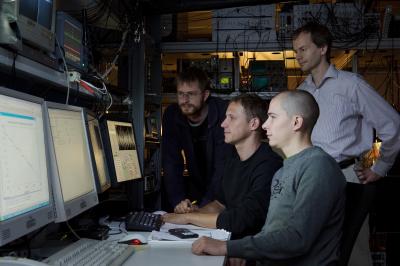 Experimental Physicists Refute Noncontextual Quantum Models