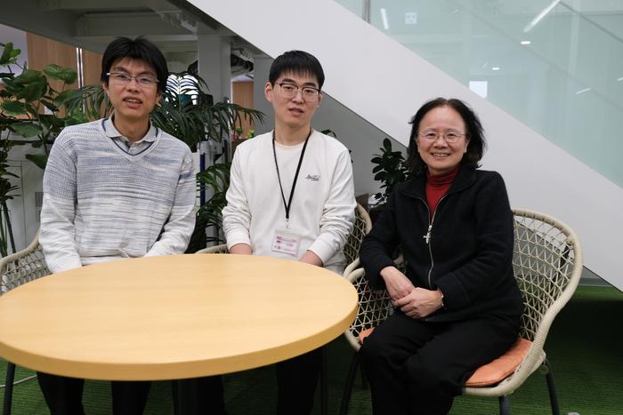 Tasuku Nakajima, Zhi Jian Wang, and Jian Ping Gong of the research team