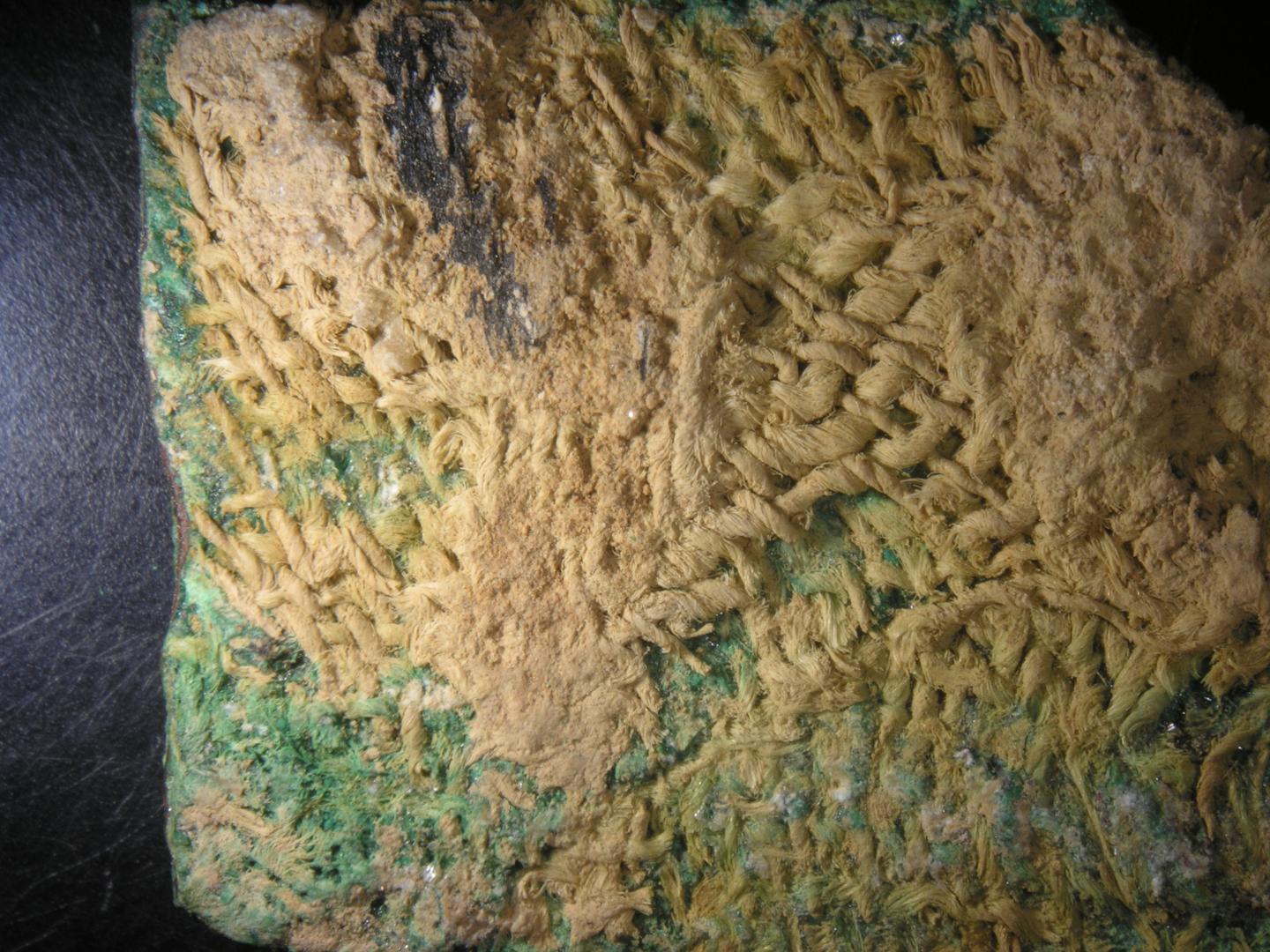 Mineralized textile fragment on the surface of a thin copper-based plate from the Nausharo site