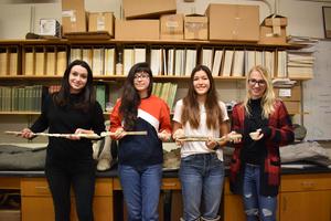 Holding the wing bones of Inabtanin, from left to right: Dr Kierstin Rosenbach, Monique Perez and  Stacy Kaneko (research assistants), and Danielle Goodvin (co-author).