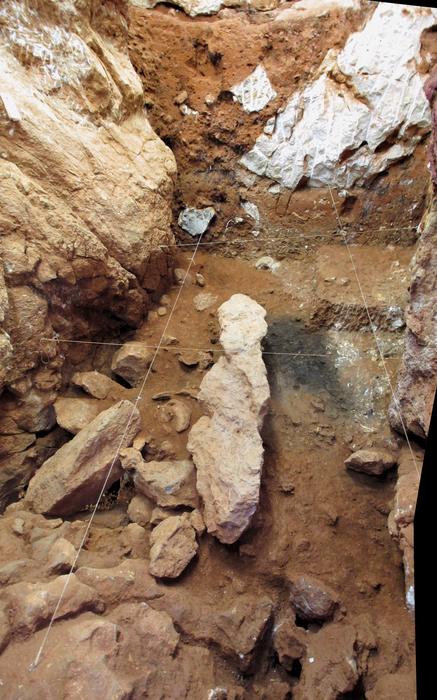 Excavation in the Gruta de Oliveira