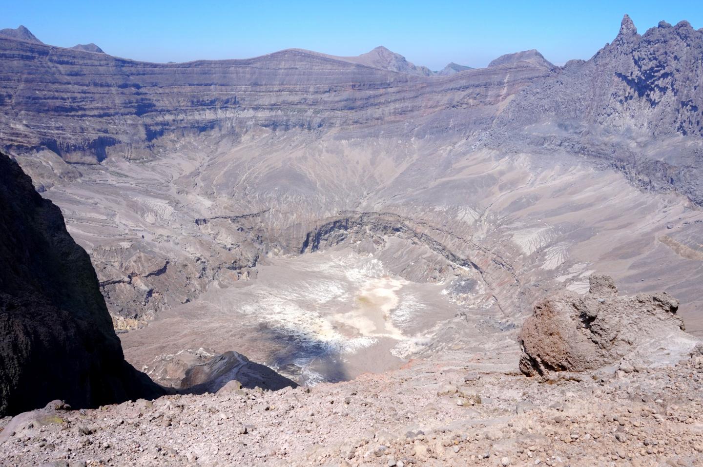 Kelud: Blick in den Krater 
