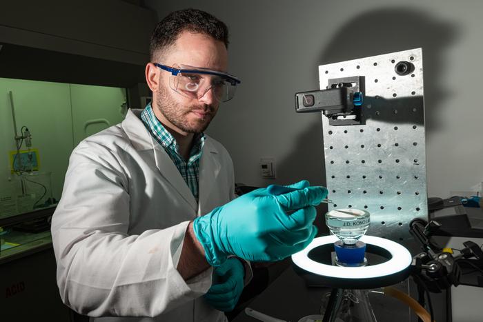 researcher [IMAGE] | EurekAlert! Science News Releases
