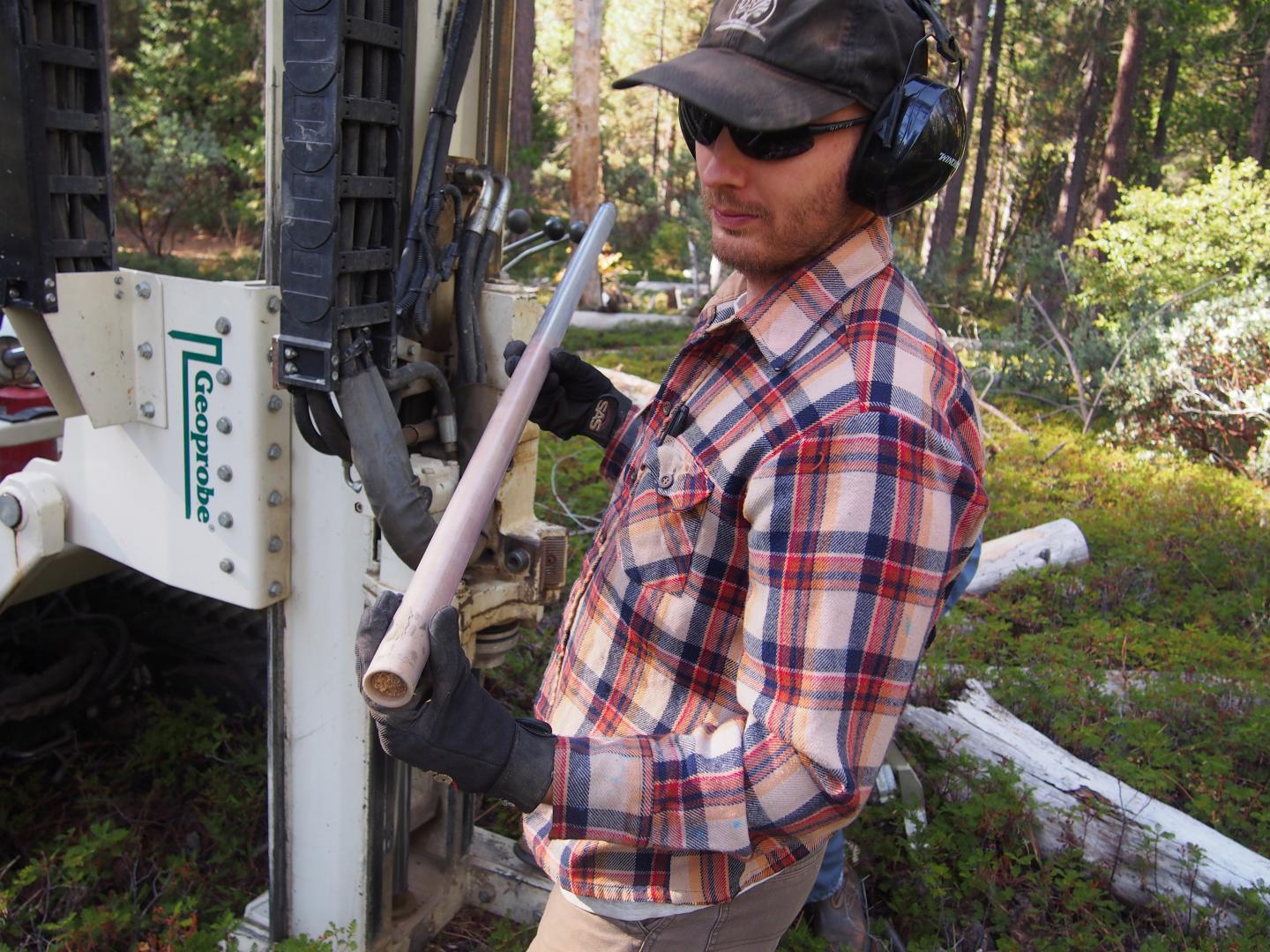 Physical Weathering Contributes to Underground Water Retention in Porous Sierra Nevada Rocks (1 of 4)