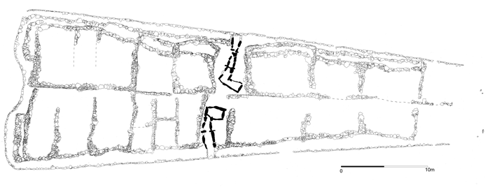 Layout of the interior of the Long Cairn at Hazleton North