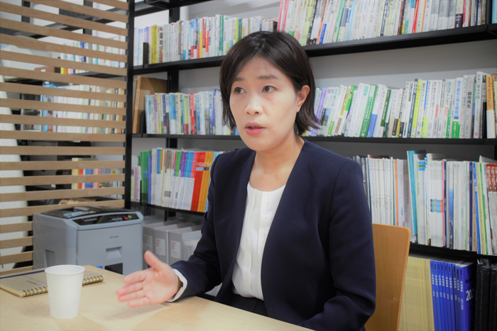 Prof Takatori in her office 1